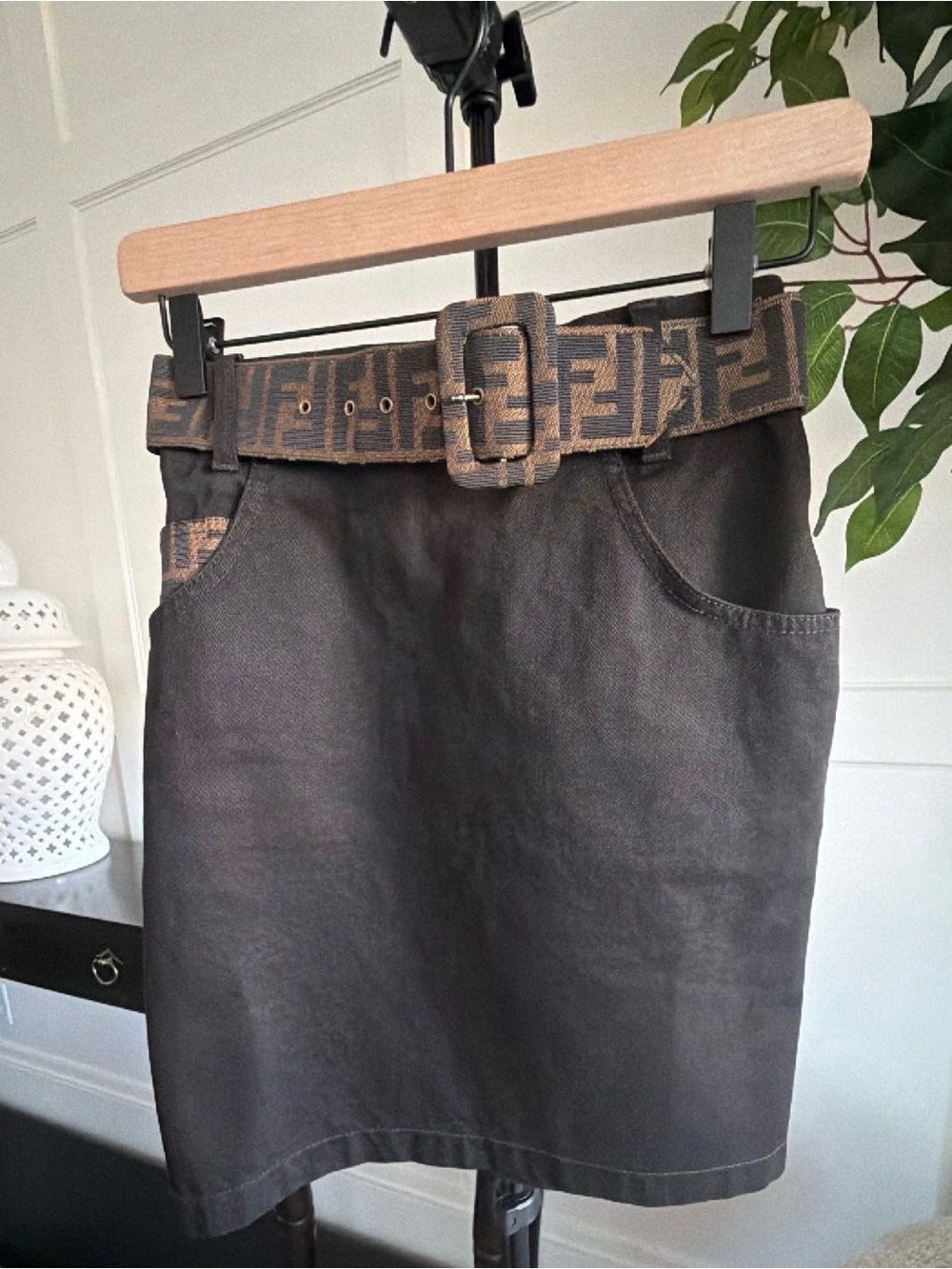 Fendi Black denim Skirt with Brown FF Logo Belt
100% cotton